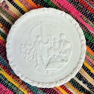 Fenton Vintage 1976 Bicentennial White Satin Glass Commemorative Plate